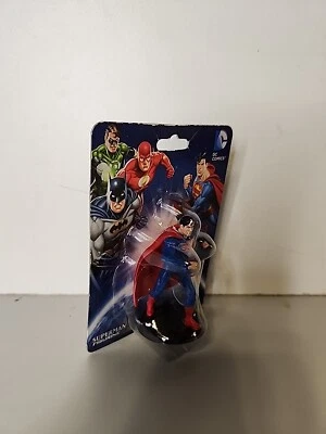 NOVO LACRADO! Estatueta Superman PVC DC Comics 3 polegadas. - Imagem 1 de 4