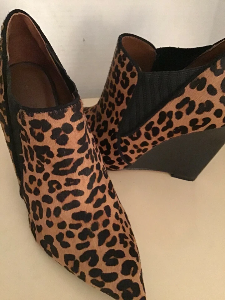 Botas wedge femininas Rachel Roy estampa animal Alexx EUA 6,5 Euro 37 - Imagem 1 de 4