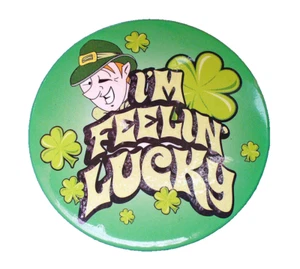 Novelty BUTTON PIN St Patrick Vintage I'm Feelin' Lucky Leprechaun IRISH Pinback - Picture 1 of 2