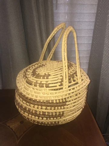 Basket Hand Woven Seagrass Straw Storage Removable Lid Includes Handles Vintage Cover