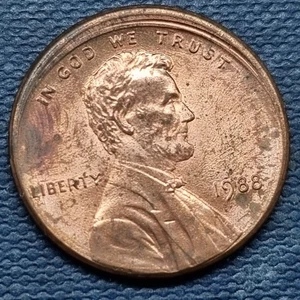 1988 Lincoln Memorial Cent 1c - ERROR - Off Center - Uncirculated #94522 - Picture 1 of 2