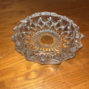 Cenicero Grande de Vidrio Transparente Pesado 4 Reposacos Redondo Circular 7" Diámetro Transparente - Imagen 1 de 6