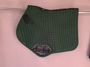 LeMieux Close Contact Saddlecloth, Large Size, Forest Green Colour. (ref 402G) - Picture 1 of 8