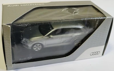 Audi Collection Spark 1/43 Audi Q7 Foil Florett Silver Diecast - Immagine 1 di 3