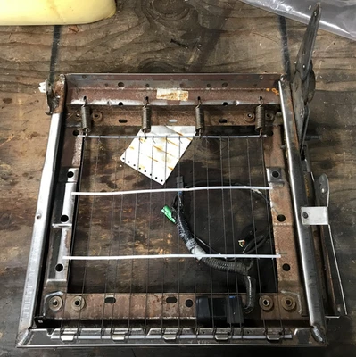 95 96 97 98 99 Chevy Tahoe Suburban GMC Yukon Seat Base Drivers Side LH - Image 1 of 4