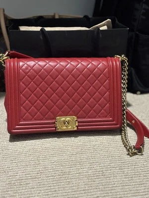 Bolso niño con solapa acolchado piel de cordero mediano Foto 1 de 4