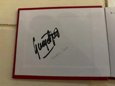 Libro de autógrafos Manchester Utd firmado por el equipo inc Eric Cantona y Sir Bobby. Foto 1 de 4