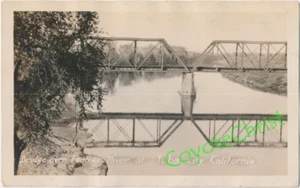 Postal con foto rara RPPC PUENTE SOBRE RÍO PLUMAS en YUBA CIUDAD California década 1920 - Imagen 1 de 2