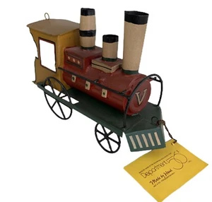 Locomotora de tren de hojalata vintage Dept 56 juguetes en el ático 7" adorno de Navidad nuevo con etiquetas - Imagen 1 de 8