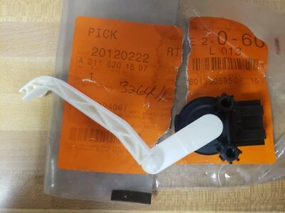 Genuine Mercedes Benz E350 E63 E320 E550 (07-09) Trunk Sensor OEM 2118201597 - Image 1 of 2