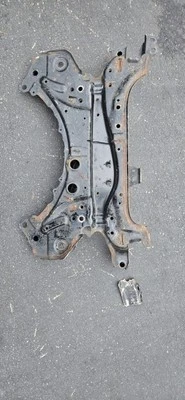 (LEER DESCRIPCIÓN) Submarco de suspensión en forma de K travesaño Toyota Prius V Foto 1 de 2