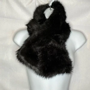 Elegante bufanda negra de piel sintética en excelente estado 36" x 6" invierno otoño vacaciones esquí vacaciones regalo - Imagen 1 de 1