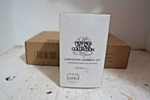 Department 56 Heritage Village 5577-8 "Lamplighter Accessory Set" Porzellan - Bild 1 von 3