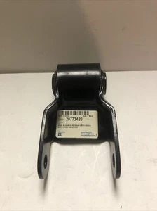 Genuine GM 20773420 OEM Rear Spring Shackle Brand New Free Shipping - Bild 1 von 7