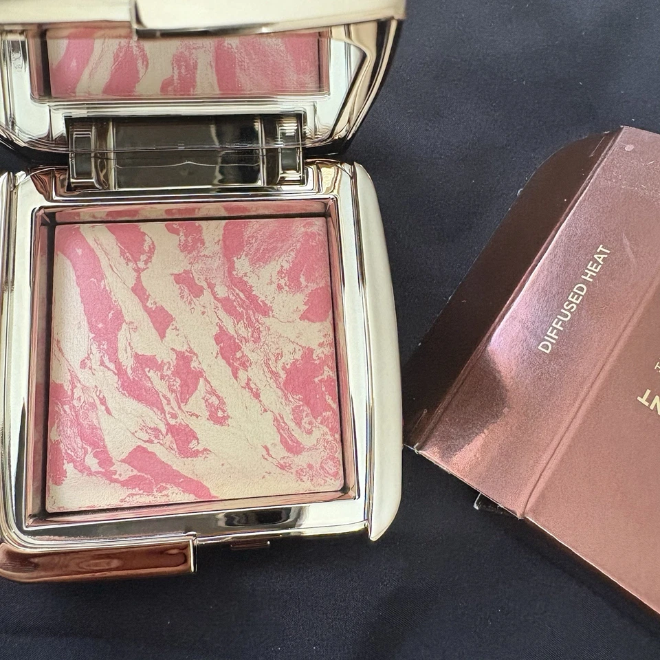 Hourglass  Ambient  Lighting Blush ~ Diffused Heat 4.2 G - Image 1 of 1