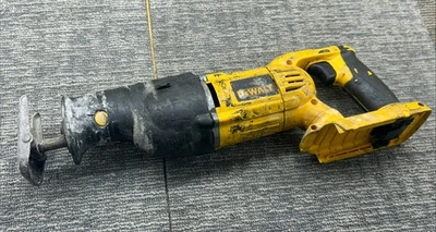 DEWALT DC305 36VOLT VARIABLE SPEED RECIPROCATING SAW 37255 - Image 1 of 4