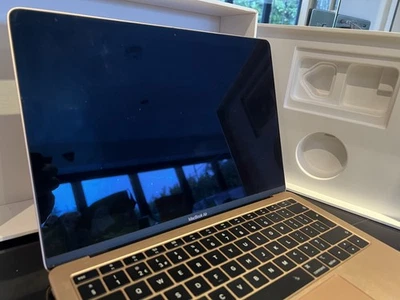 Apple MacBook Air 13" Late 2018 i5 1.6GHz 8GB RAM 128GB SSD MRE82LL/A Laptop - Image 1 of 4