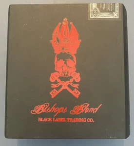 Caja de cigarros de madera con calavera Bishops Blend negra roja 6,25 x 6,25 x 3,25" humidor valet - Imagen 1 de 8