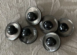 Perlmuttknöpfe: 6 schwarze Knöpfe mit Kunststoffeinfassung, 15mm - Bild 1 von 1