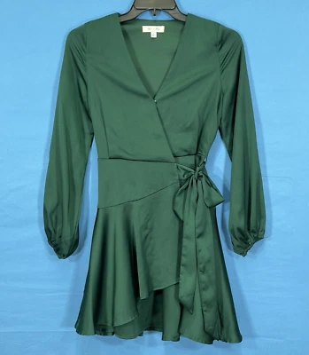 VESTIDO ENVOLVENTE SHE + SKY VERDE CREPÉ SATINADO Sobrepelliz Corpiño FIESTA CÓCTEL Corbata Lateral S Foto 1 de 4