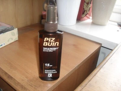 Piz Buin Tan and Protect Accelerating Oil Spray SPF 15 150 ml (Pack of 1) - Image 1 of 3