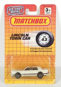 Matchbox Lincoln Town Car bianco #43 carta cattiva non rivettata - Foto 1 di 3