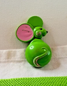 Spilla da bavero topo verde in vetro profumato Avon 1973 vintage - Foto 1 di 4