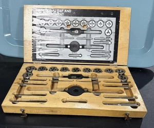 Vintage Sears Bruch Gewindebohrer & Schneideisen Set. Im Holzkoffer 25 Stück - Bild 1 von 15