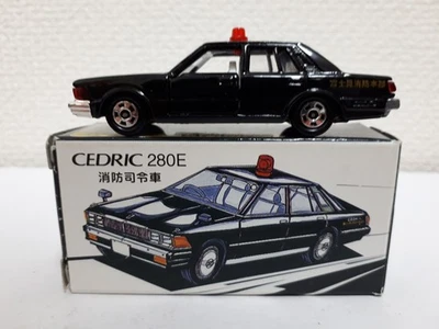 Tomica - Coche Jefe de Bomberos Nissan Cedric Hecho en Japón Foto 1 de 4