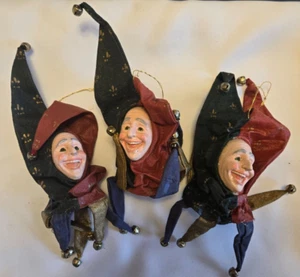 Juego de 3 adornos grandes para cabeza de bufón alegre cabezas campanas tela laca Silvestri - Imagen 1 de 10
