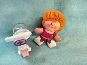 Bambola Beth vintage '87 con bicicletta ๐ Coccole Fisher Price Smooshees - Foto 1 di 8