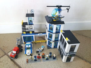 LEGO 2017 City 60141 Poste de Police Station 100% Complet + (Notice) - Photo 1/16