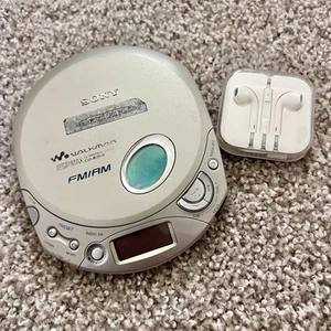Sony Walkman D-F200 ESP MAX Silver Portable AM FM Radio CD Player W/ Earset - Picture 1 of 4