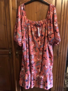 Ladies Long Top/dress Size 24 BNWT - Picture 1 of 4