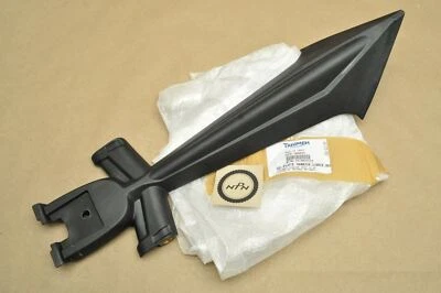 Новый оригинальный производитель Triumph Daytona Street тройной номерной знак нижний кронштейн молдинг - Изображение 1 из 4