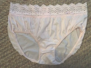 Bikini slip Olga Secret Hug nylon setoso bordo in pizzo 7/L rosa scoop moda nuovo senza etichette - Foto 1 di 6