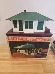 LIONEL 6-2133 O SCALE LIGHTED FREIGHT STATION MINT IN BOX 1970 Original - Picture 1 of 15