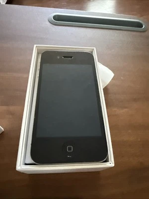 iPhone 4 - Image 1 of 4