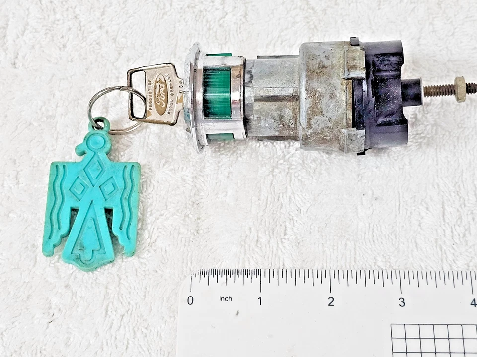 Interruptor de encendido Ford Thunderbird 1964-66 OEM llave original de colección llavero original Foto 1 de 4