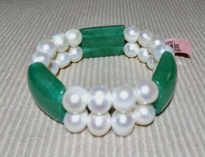 10 mm WHITE FRESHWATER PEARL & GREEN AVENTURINE BRACELET SILK POUCH INCLUDED - Image 1 of 3
