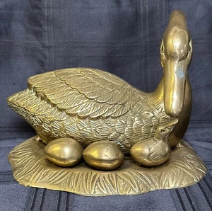 Vintage Heavy Solid Brass Nesting Swan With Eggs & Cygnet Statue Figurine - Picture 1 of 9