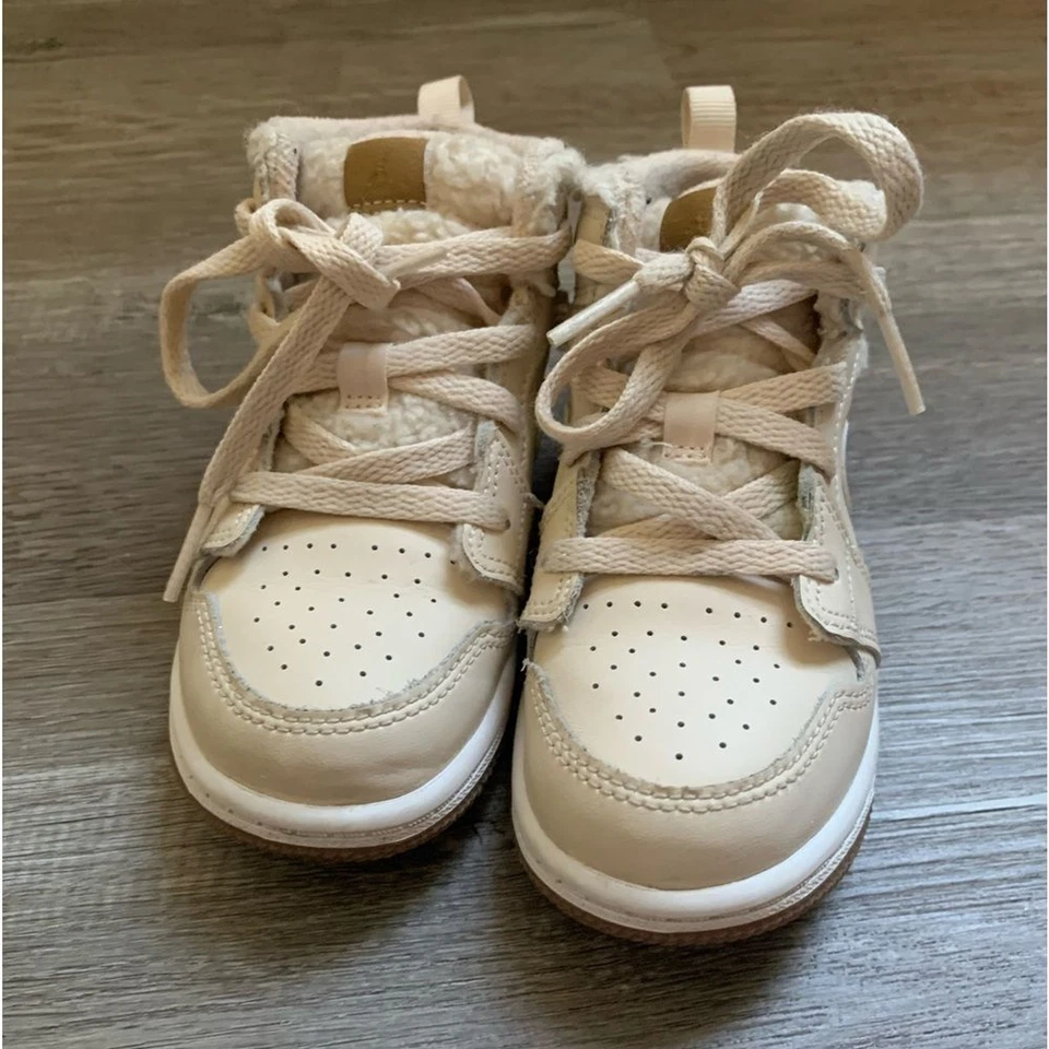 Nike Air Jordan Tenis Sherpa Vellón Multicolor Beige Niños Pequeños Talla 9C Foto 1 de 4