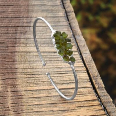 Brazalete brazalete ajustable para mujer con piedras preciosas de peridoto crudo natural hecho a mano Foto 1 de 4