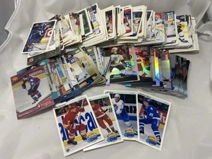 Lot of 300 assorted Upper deck hockey cards - Foto 1 di 4