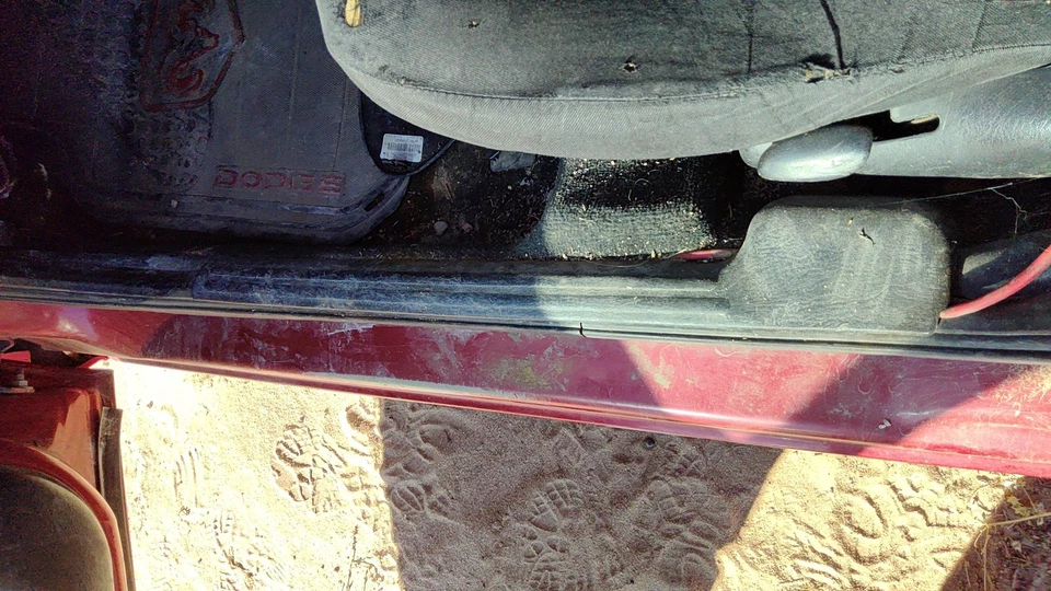 Dodge Neon Driver 2004 umbral inferior izquierdo moldura panel de moldura OEM negro Foto 1 de 3