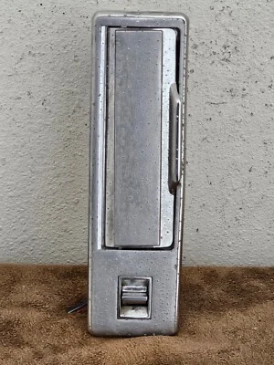 Cadillac 1967-1968 cupé deville interruptor ventana trasera izquierda Foto 1 de 3