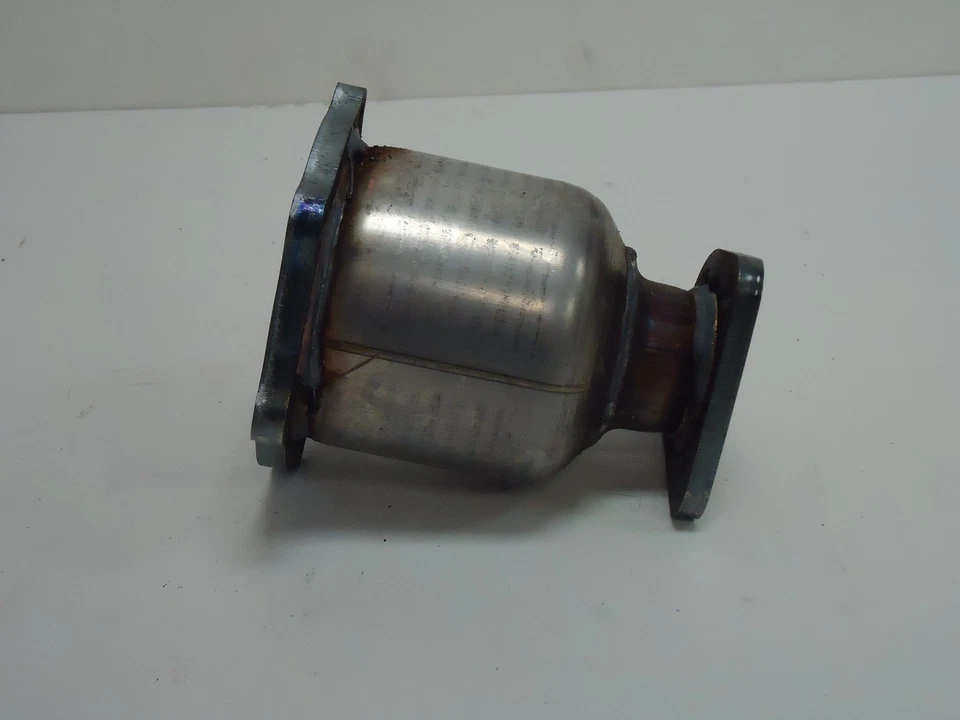 Fits 2000 Kia Spectra 1.8L L4 Front Catalytic Converter - Image 1 of 1