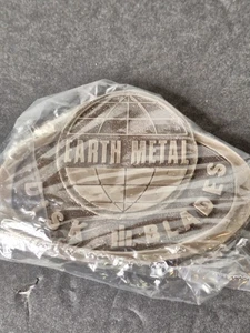 New IH International Earth Metal Disk Blades Belt Buckle In Original Packaging - Foto 1 di 6