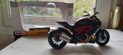 MAISTO 1:12 Ducati Diavel CARBON - Photo 1/4