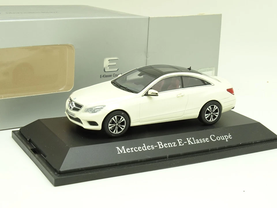 Kyosho 1/43 - Mercedes E Classe Coupé Bianca C207 2013 - Immagine 1 di 1
